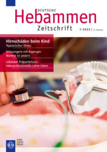 Das Titelthema der Deutschen Hebammen Zeitschrift im Juli 2022 ist »Hirnschäden beim Kind«